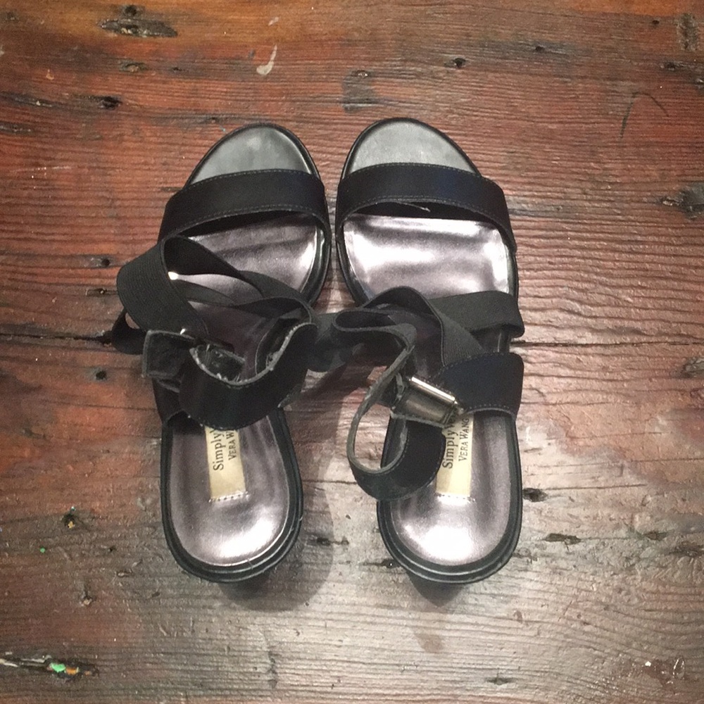 Simply Vera Black Wedges